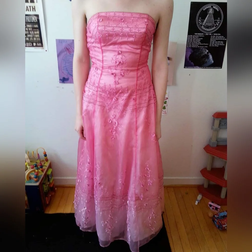 Pink prom dress - Picture 2 of 3